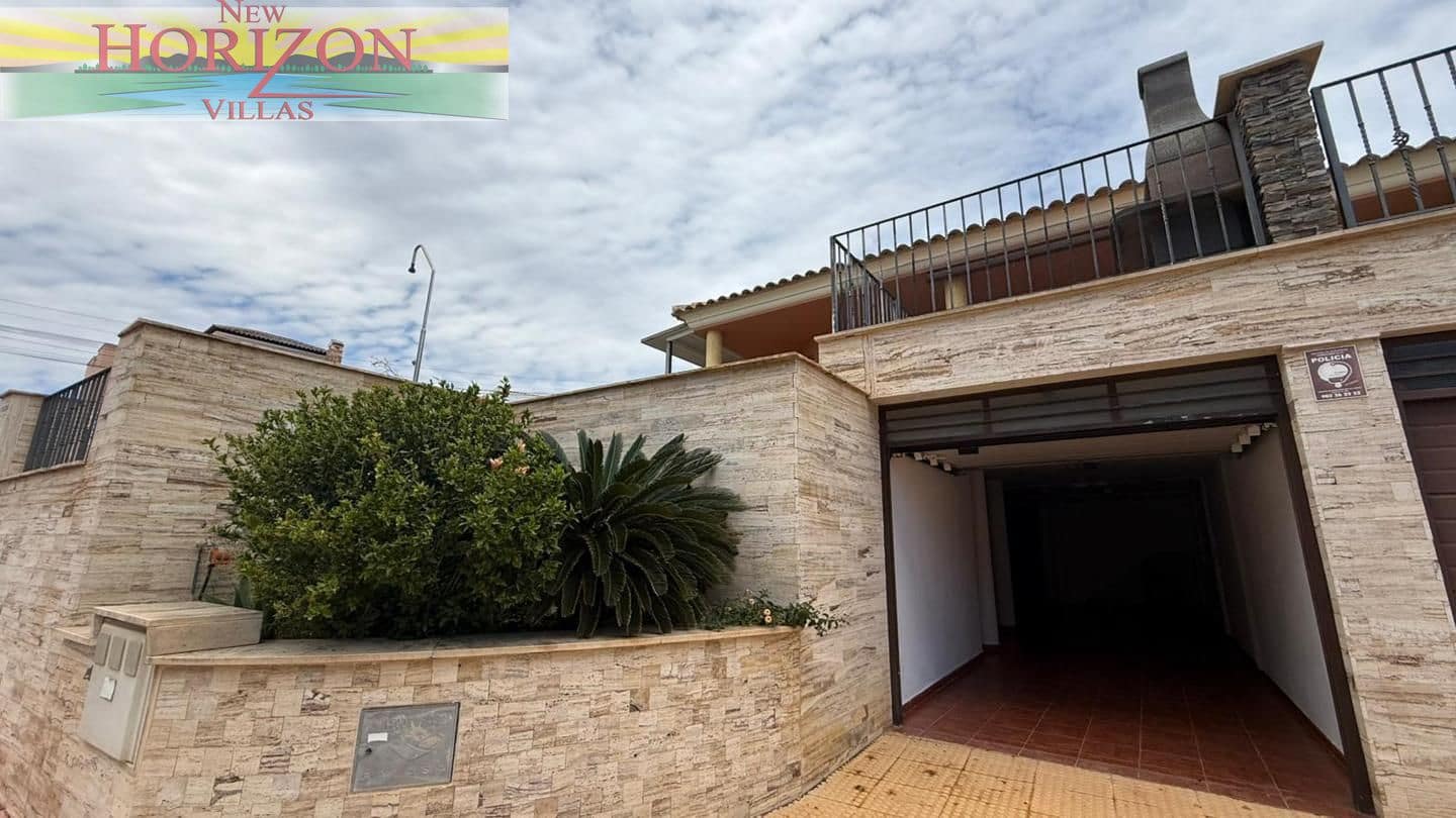4 bedroom Villa for rent in San Juan de los Terreros with pool garage - € 1,500 (Ref: 9860703)