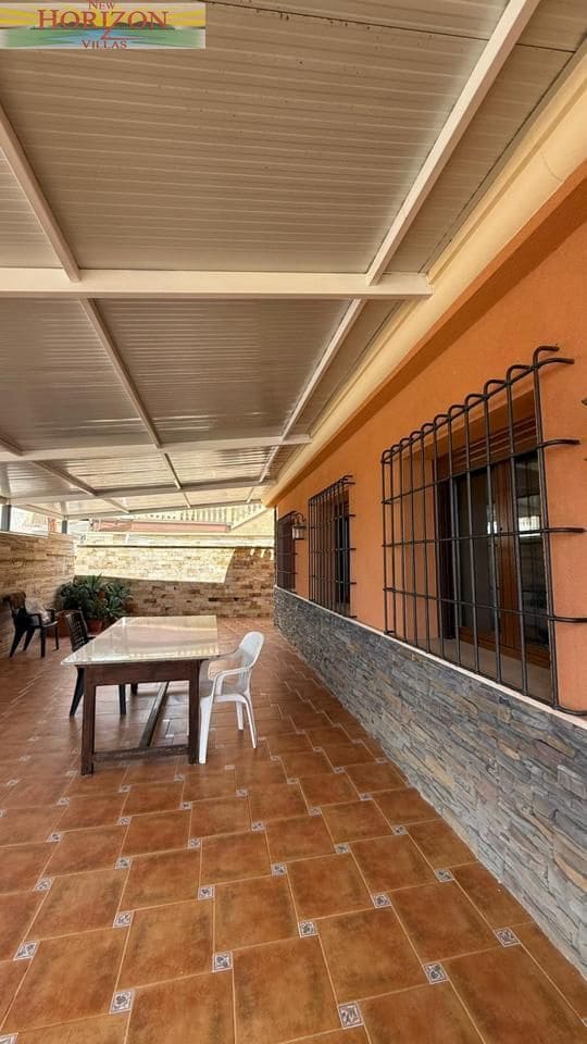 4 bedroom Villa for rent in San Juan de los Terreros with pool garage - € 1,500 (Ref: 9860703)