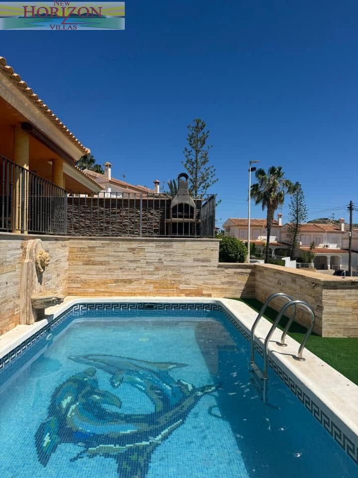 4 bedroom Villa for rent in San Juan de los Terreros with pool garage - € 1,500 (Ref: 9860703)