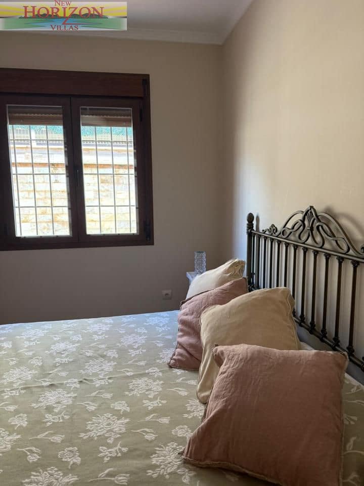 4 bedroom Villa for rent in San Juan de los Terreros with pool garage - € 1,500 (Ref: 9860703)