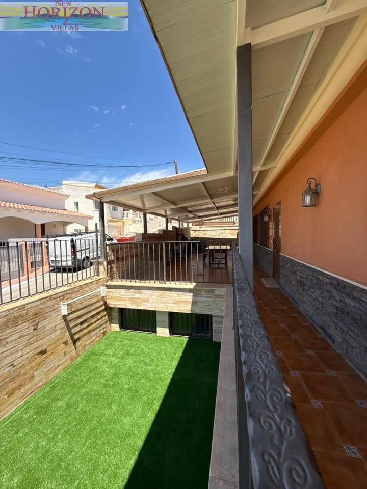 4 bedroom Villa for rent in San Juan de los Terreros with pool garage - € 1,500 (Ref: 9860703)