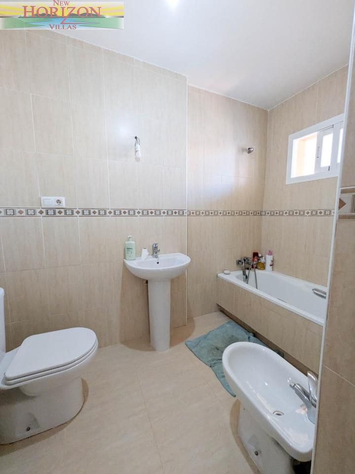 2 bedroom Flat for sale in La Alfoquia with pool - € 110,000 (Ref: 9922904)