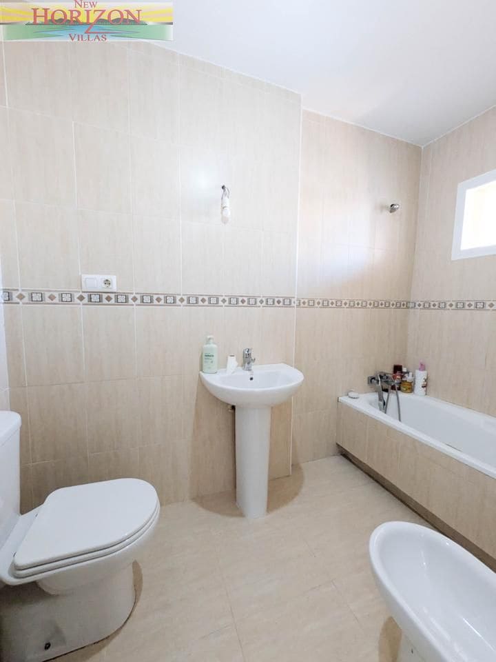 2 bedroom Flat for sale in La Alfoquia with pool - € 110,000 (Ref: 9922904)