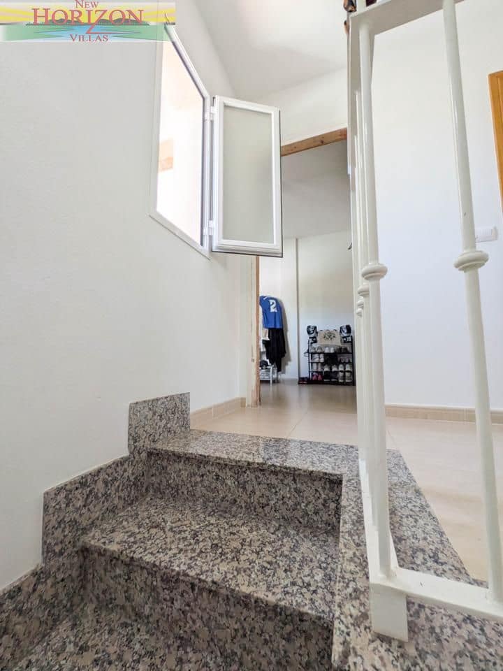 2 bedroom Flat for sale in La Alfoquia with pool - € 110,000 (Ref: 9922904)