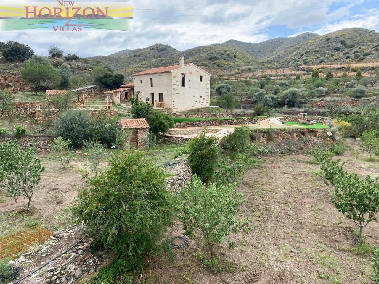 Villa/Maison de 4 chambres à louer à Lubrin avec piscine garage - 800 € (Ref: 9997664)