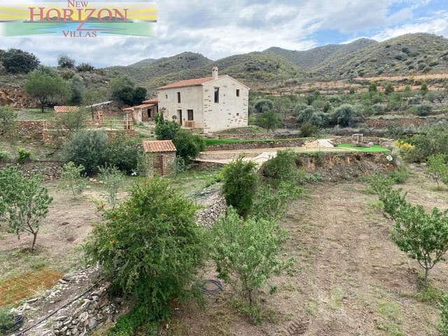 4 slaapkamer Villa te huur in Lubrín met zwembad garage - € 800 (Ref: 9997664)