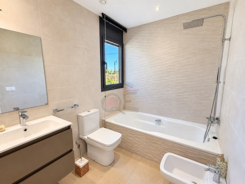 4 bedroom Villa for sale in Platja d'Aro with garage - € 778,000 (Ref: 10058742)