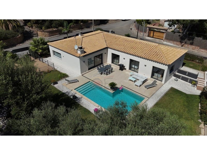 4 bedroom Villa for sale in Platja d'Aro with garage - € 778,000 (Ref: 10058742)