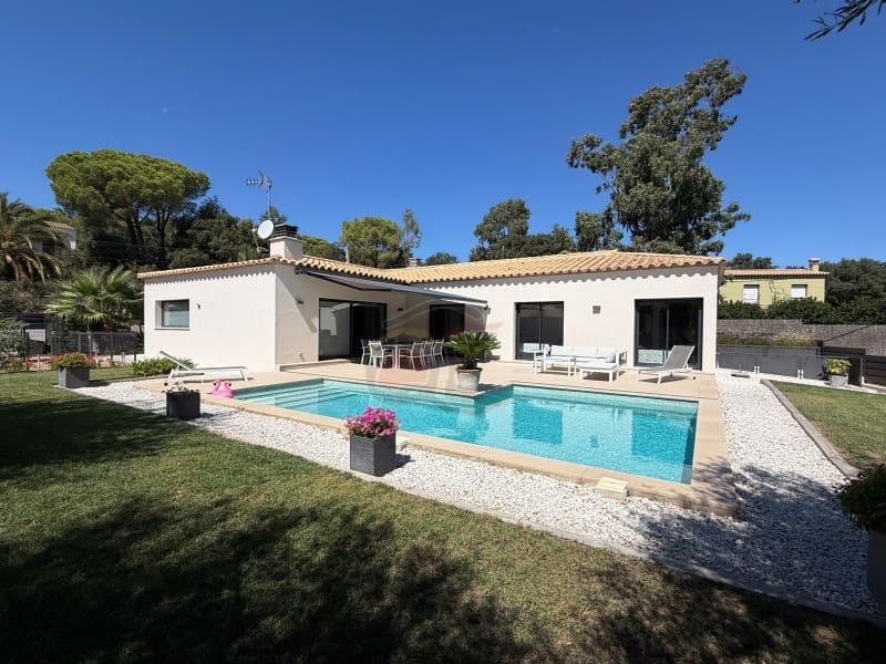 4 bedroom Villa for sale in Platja d'Aro with garage - € 778,000 (Ref: 10058742)