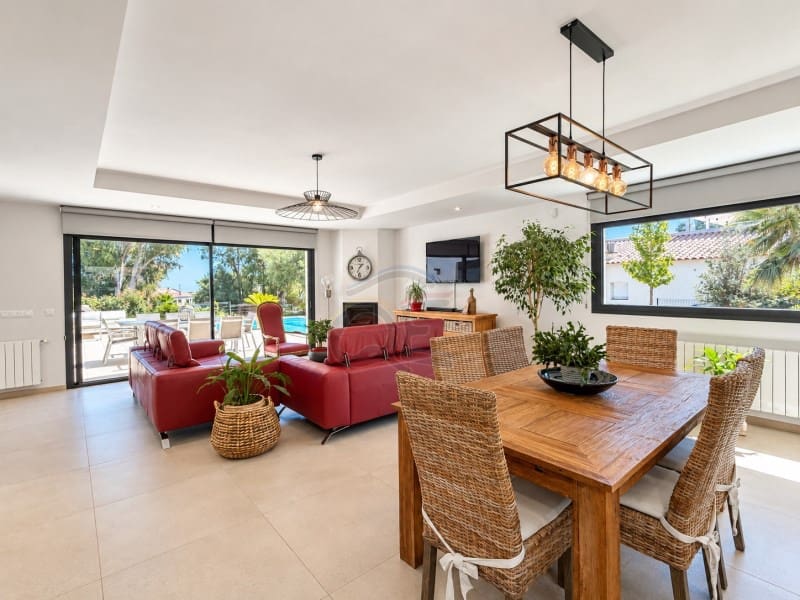 4 bedroom Villa for sale in Platja d'Aro with garage - € 778,000 (Ref: 10058742)