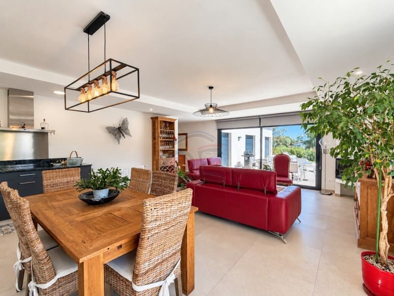 4 bedroom Villa for sale in Platja d'Aro with garage - € 778,000 (Ref: 10058742)