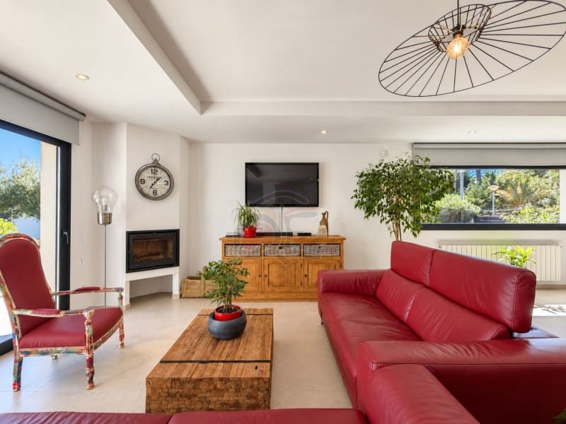 4 bedroom Villa for sale in Platja d'Aro with garage - € 778,000 (Ref: 10058742)