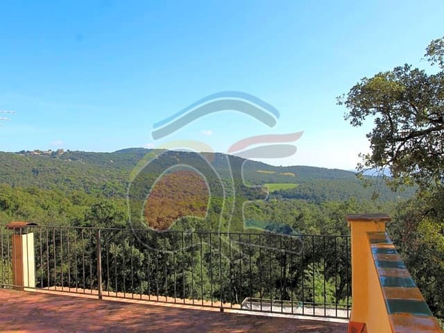4 bedroom Villa for sale in Santa Cristina d'Aro with garage - € 460,000 (Ref: 6515207)