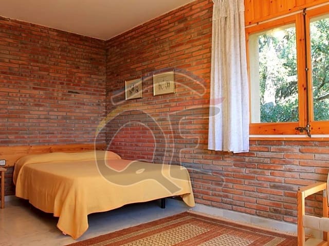 4 bedroom Villa for sale in Santa Cristina d'Aro with garage - € 460,000 (Ref: 6515207)