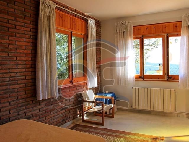 4 bedroom Villa for sale in Santa Cristina d'Aro with garage - € 460,000 (Ref: 6515207)