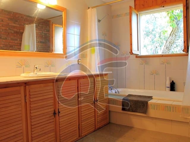 4 bedroom Villa for sale in Santa Cristina d'Aro with garage - € 460,000 (Ref: 6515207)