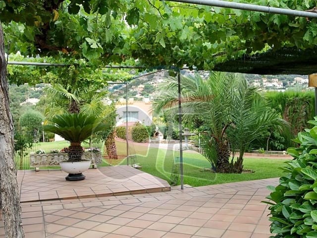 5 bedroom Villa for sale in Calonge i Sant Antoni with pool garage - € 1,050,000 (Ref: 6515230)