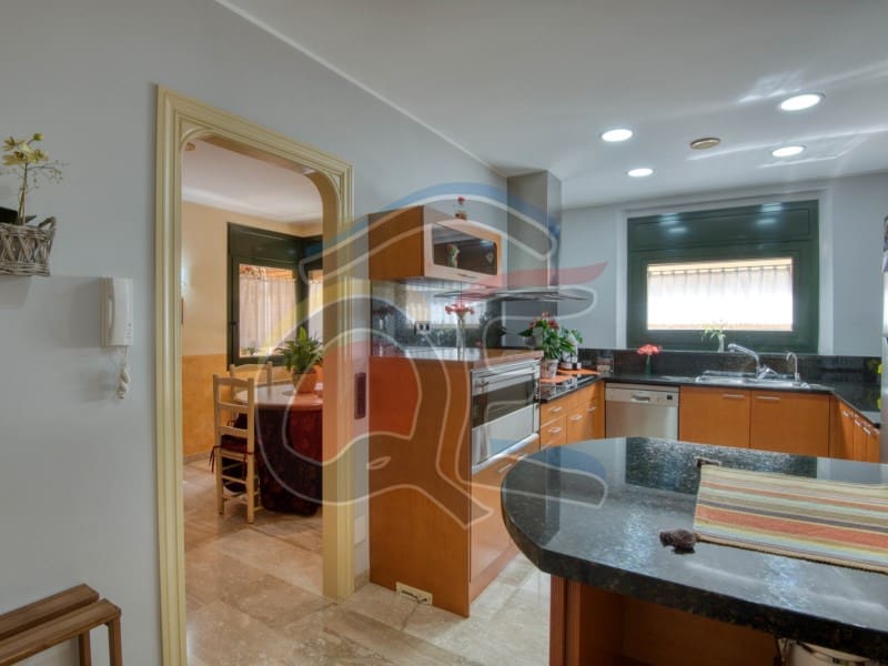 5 soveværelse Villa til salg i La Bisbal d'Emporda med garage - € 550.000 (Ref: 8049426)