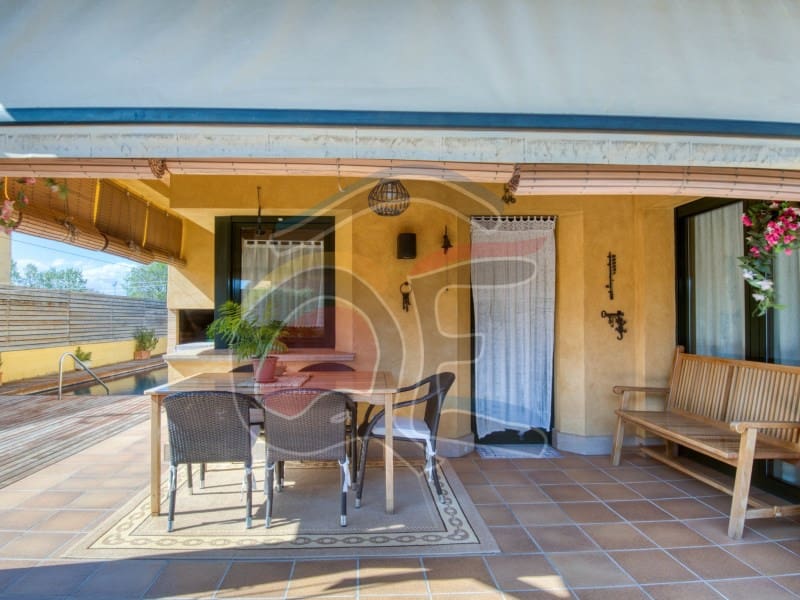 5 soveværelse Villa til salg i La Bisbal d'Emporda med garage - € 550.000 (Ref: 8049426)