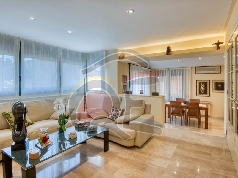 5 soveværelse Villa til salg i La Bisbal d'Emporda med garage - € 550.000 (Ref: 8049426)