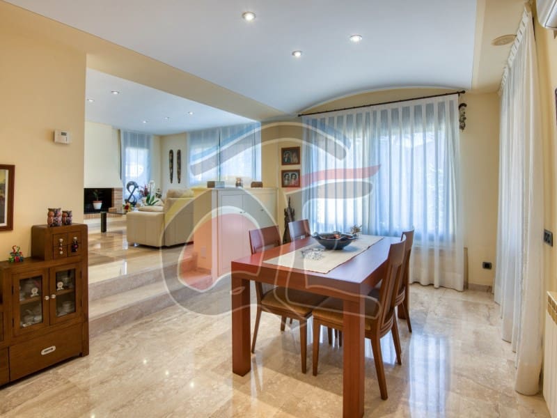 5 soveværelse Villa til salg i La Bisbal d'Emporda med garage - € 550.000 (Ref: 8049426)