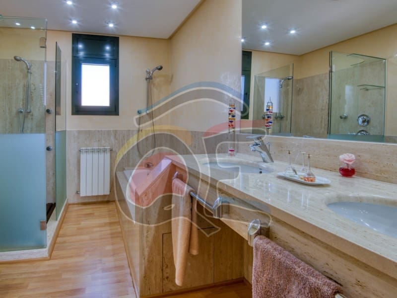 5 soveværelse Villa til salg i La Bisbal d'Emporda med garage - € 550.000 (Ref: 8049426)