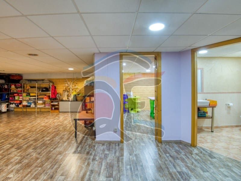 5 soveværelse Villa til salg i La Bisbal d'Emporda med garage - € 550.000 (Ref: 8049426)