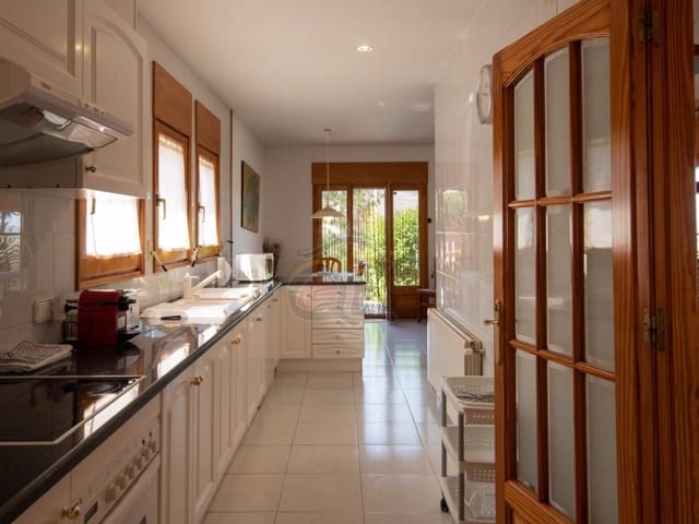 4 bedroom Villa for sale in Begur with pool garage - € 820,000 (Ref: 8122764)