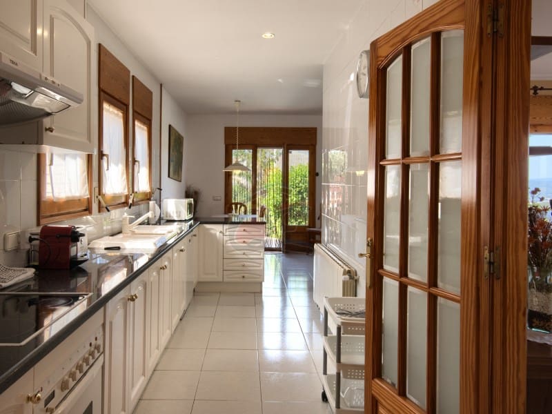 4 bedroom Villa for sale in Begur with pool garage - € 820,000 (Ref: 8122764)