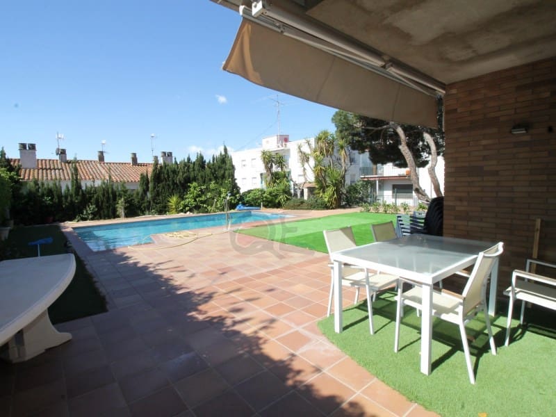 6 slaapkamer Villa te koop in Palamos met zwembad garage - € 899.000 (Ref: 8239055)