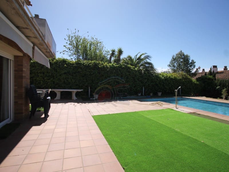 6 slaapkamer Villa te koop in Palamos met zwembad garage - € 899.000 (Ref: 8239055)