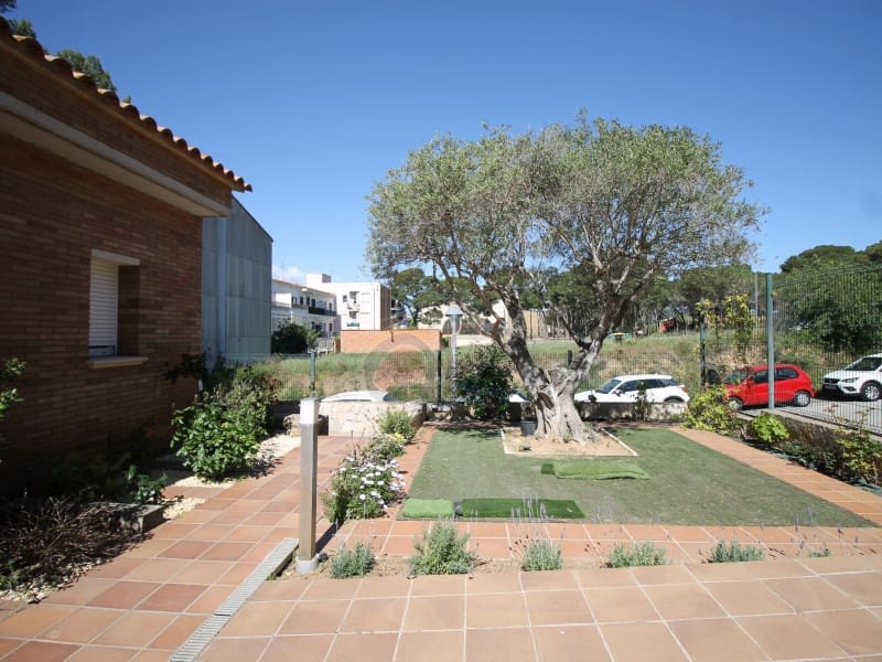 6 slaapkamer Villa te koop in Palamos met zwembad garage - € 899.000 (Ref: 8239055)