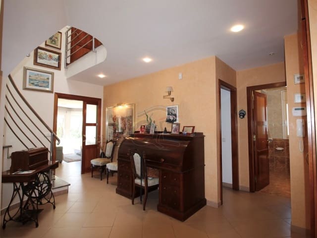 6 bedroom Villa for sale in Palamós with pool garage - € 899,000 (Ref: 8239055)