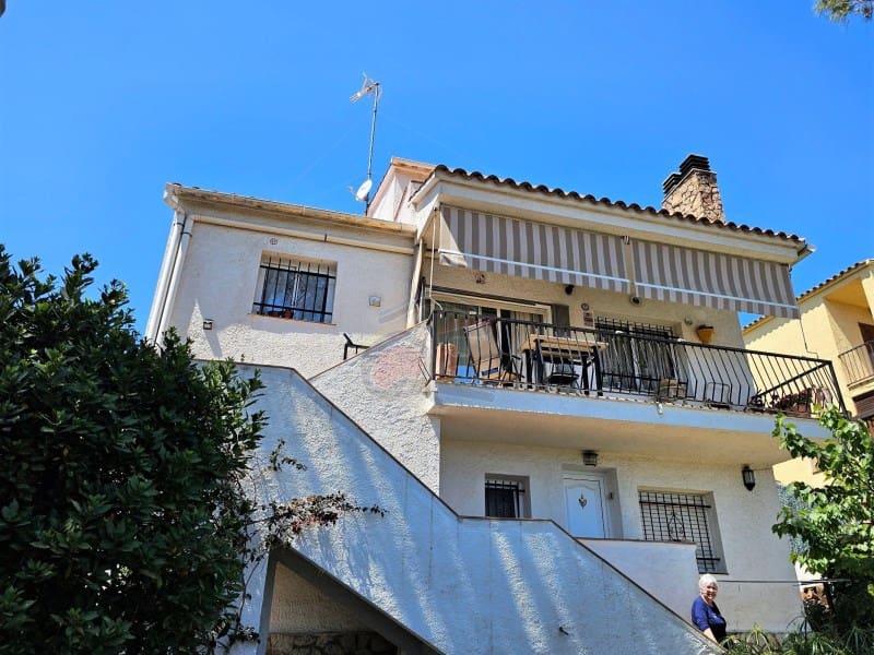 6 slaapkamer Villa te koop in Sant Antoni de Calonge met garage - € 539.000 (Ref: 8322763)