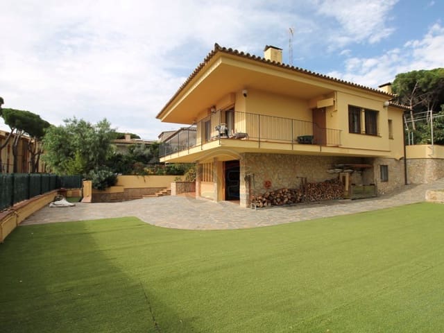 5 bedroom Villa for sale in Platja d'Aro, Castell-Platja d'Aro with pool garage - € 1,150,000 (Ref: 8572541)