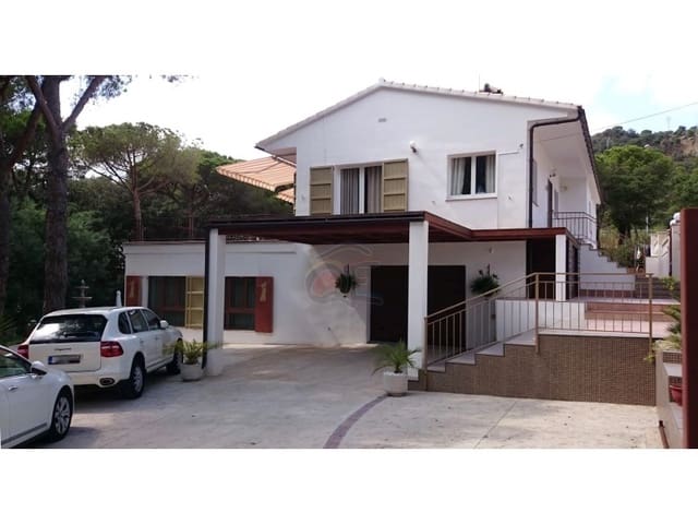 8 bedroom Villa for sale in Platja d'Aro, Castell-Platja d'Aro with garage - € 1,500,000 (Ref: 8591240)