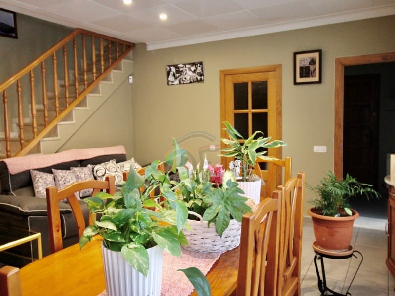 4 bedroom Villa for sale in Mont-ras with garage - € 325,000 (Ref: 8591241)