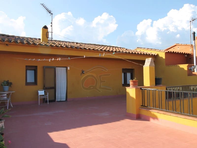 4 bedroom Villa for sale in Mont-ras with garage - € 325,000 (Ref: 8591241)
