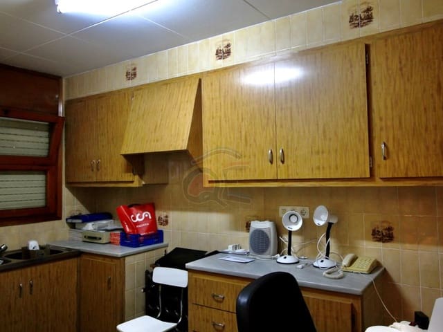 4 bedroom Villa for sale in Mont-ras with garage - € 325,000 (Ref: 8591241)