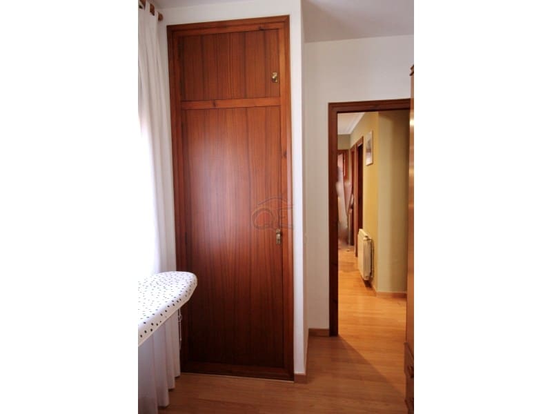 4 bedroom Villa for sale in Mont-ras with garage - € 325,000 (Ref: 8591241)