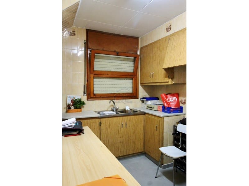 4 bedroom Villa for sale in Mont-ras with garage - € 325,000 (Ref: 8591241)