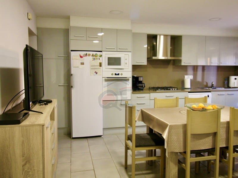 4 bedroom Villa for sale in Mont-ras with garage - € 325,000 (Ref: 8591241)