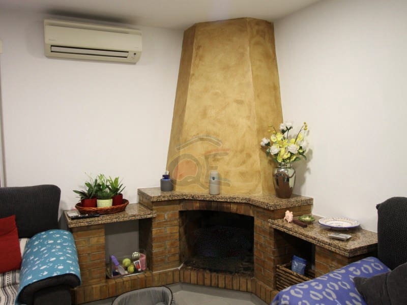 4 bedroom Villa for sale in Mont-ras with garage - € 325,000 (Ref: 8591241)