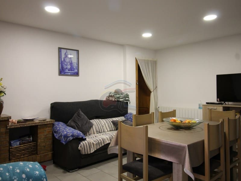 4 bedroom Villa for sale in Mont-ras with garage - € 325,000 (Ref: 8591241)