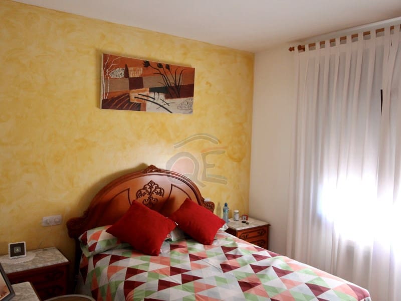 4 bedroom Villa for sale in Mont-ras with garage - € 325,000 (Ref: 8591241)