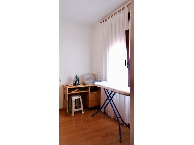 4 bedroom Villa for sale in Mont-ras with garage - € 325,000 (Ref: 8591241)