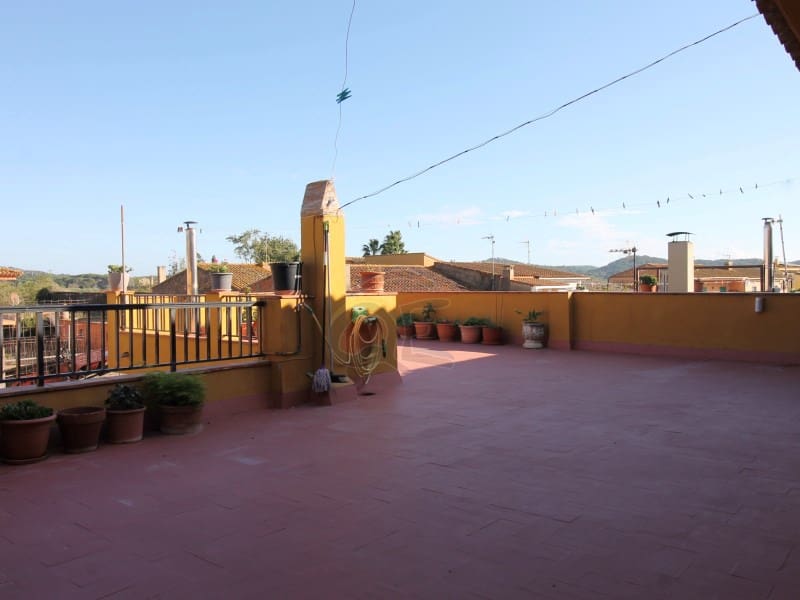 4 bedroom Villa for sale in Mont-ras with garage - € 325,000 (Ref: 8591241)