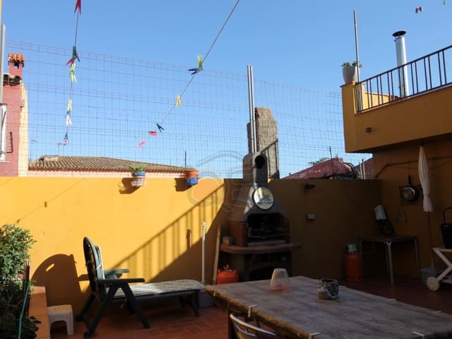 4 bedroom Villa for sale in Mont-ras with garage - € 325,000 (Ref: 8591241)