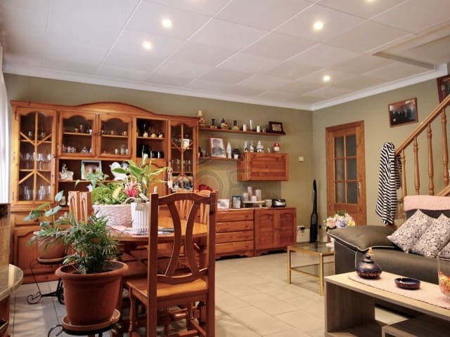 4 bedroom Villa for sale in Mont-ras with garage - € 325,000 (Ref: 8591241)