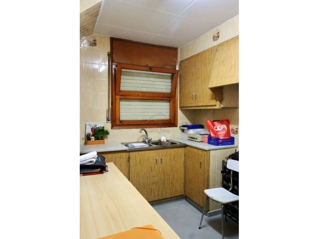 4 bedroom Villa for sale in Mont-ras with garage - € 325,000 (Ref: 8591241)